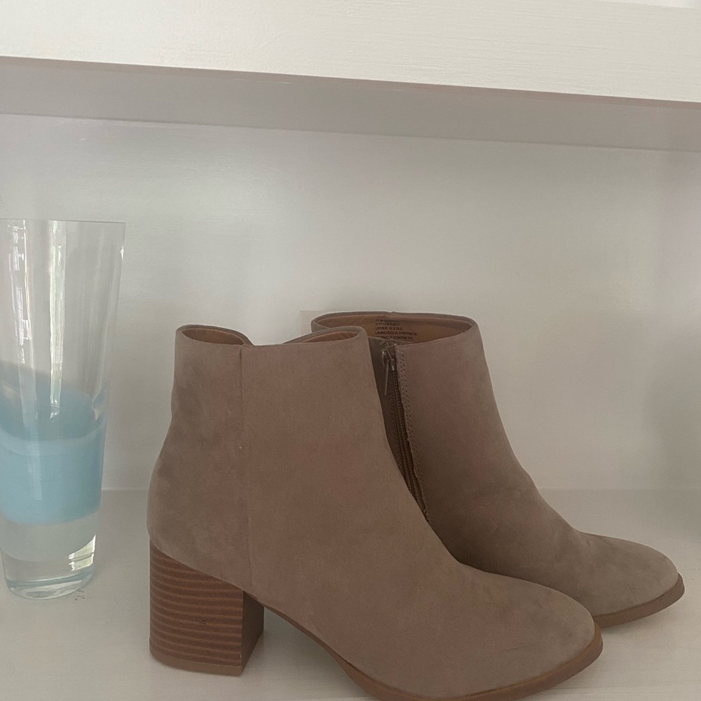 Elegant Tan Ankle Boots